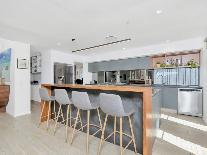 5 Oakwood Terrace, Palm Beach QLD 4221