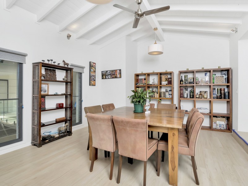 5 Oakwood Terrace, Palm Beach QLD 4221