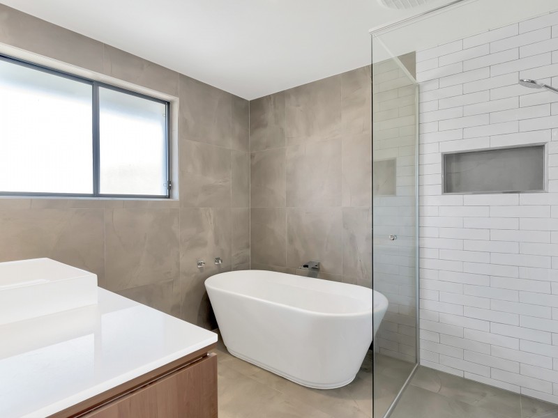 5 Oakwood Terrace, Palm Beach QLD 4221