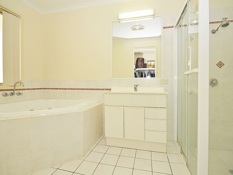 5 Kerry Court, Banora Point NSW 2486