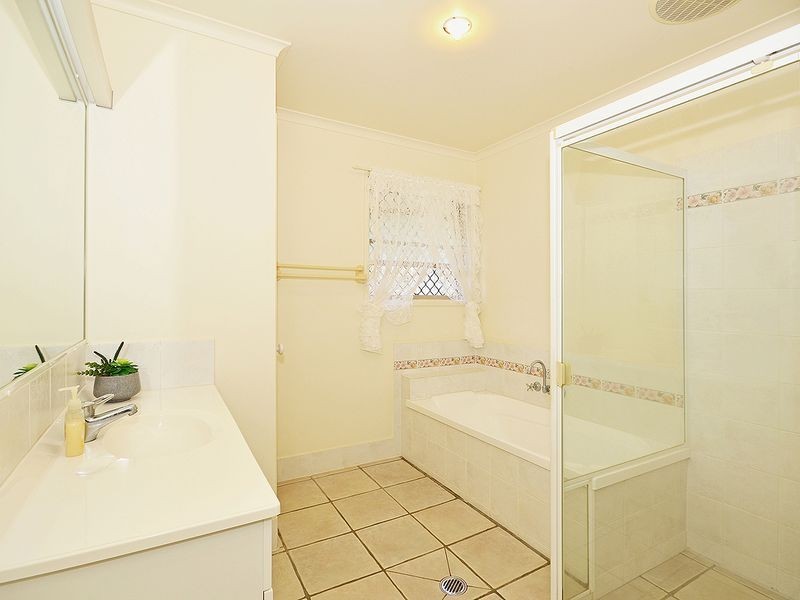 5 Kerry Court, Banora Point NSW 2486