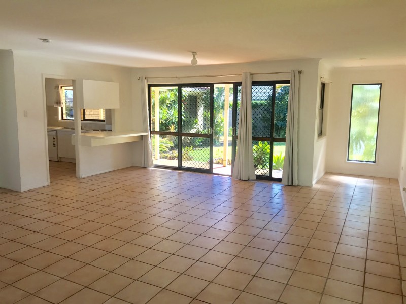 12 Cadence Avenue, Mermaid Waters QLD 4218