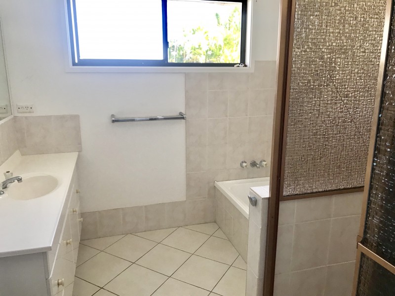 12 Cadence Avenue, Mermaid Waters QLD 4218