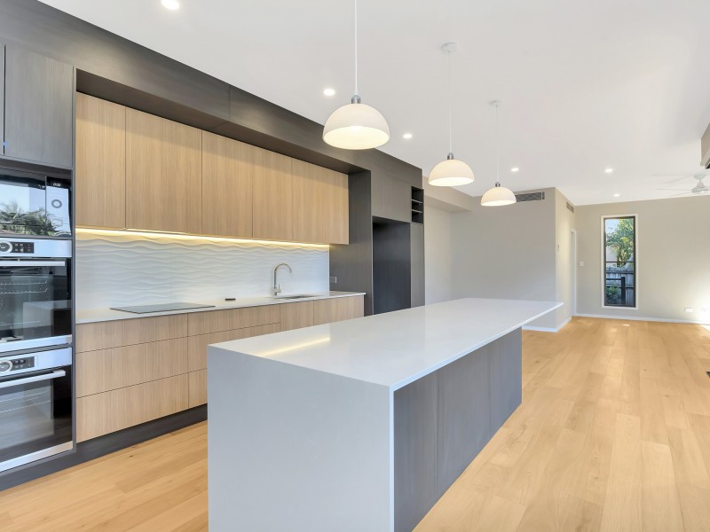 2/16 Tallebudgera Drive, Palm Beach QLD 4221