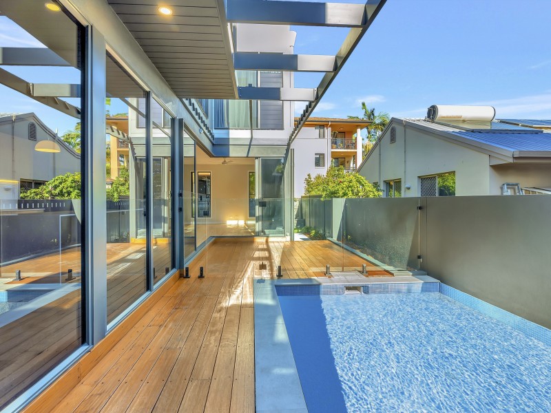 2/16 Tallebudgera Drive, Palm Beach QLD 4221