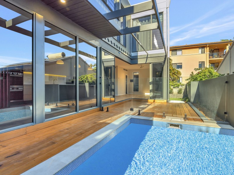 2/16 Tallebudgera Drive, Palm Beach QLD 4221