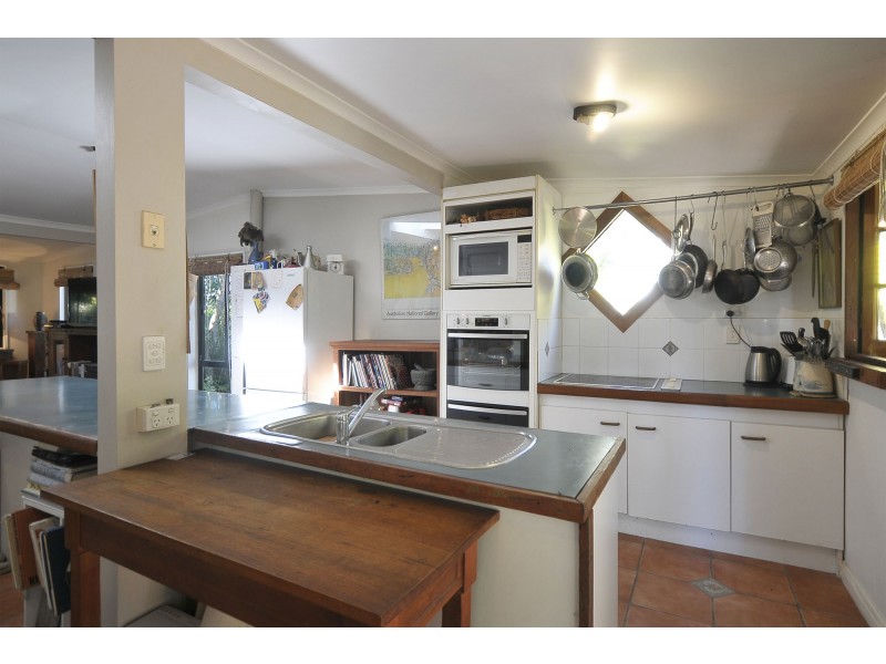 227 Simpsons Road, Elanora QLD 4221