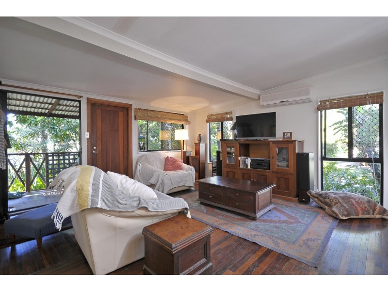 227 Simpsons Road, Elanora QLD 4221