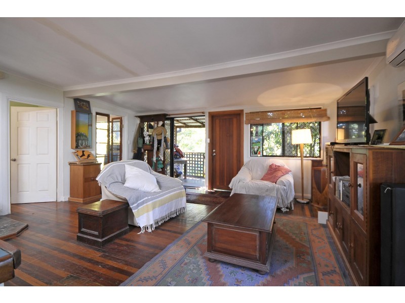 227 Simpsons Road, Elanora QLD 4221