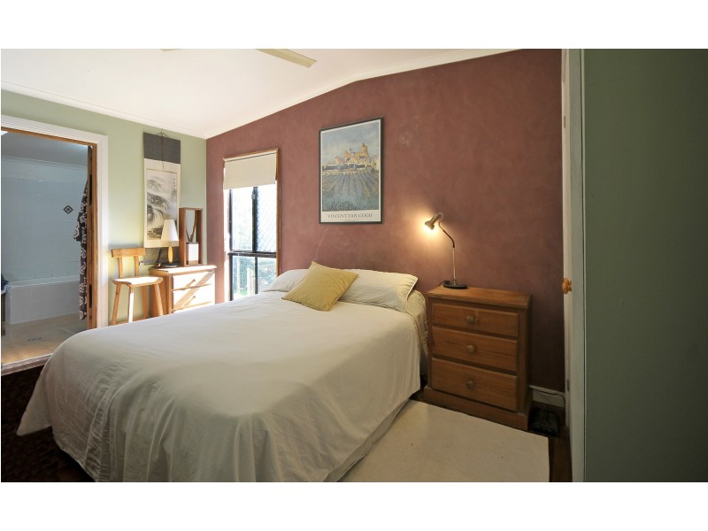 227 Simpsons Road, Elanora QLD 4221