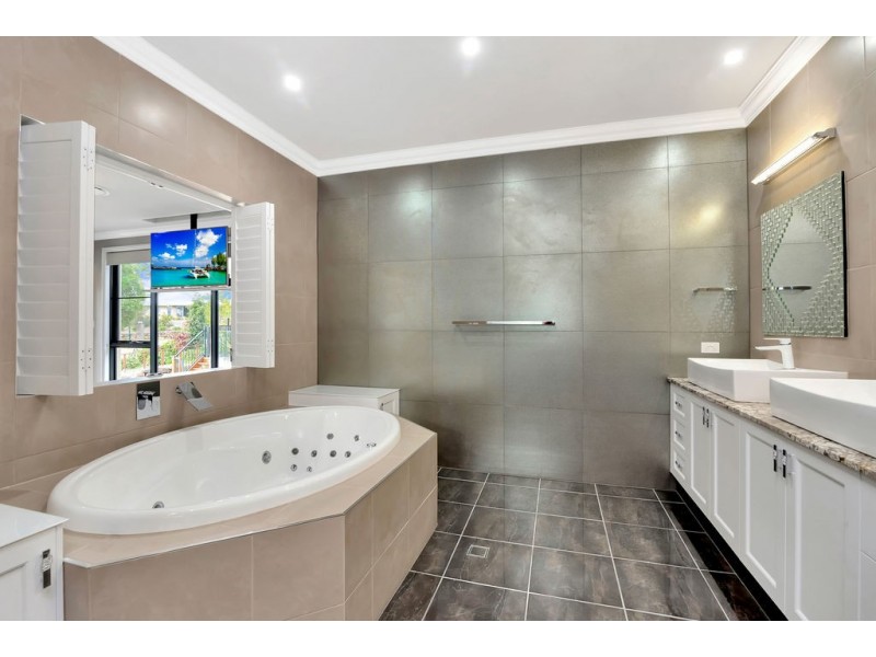 10 Forest Ridge Drive, Bonogin QLD 4213