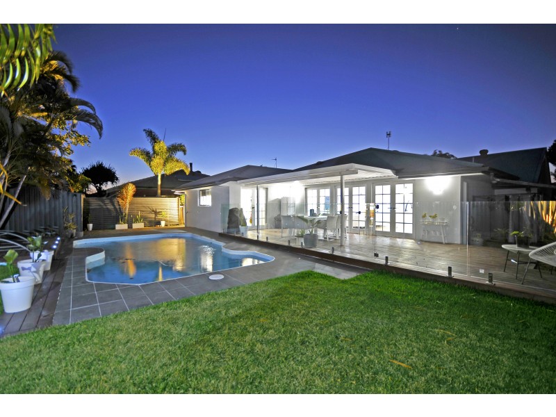 14 Barklya Place, Palm Beach QLD 4221