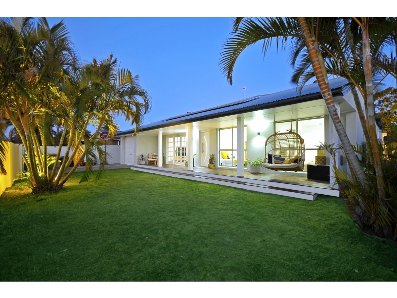 14 Barklya Place, Palm Beach QLD 4221