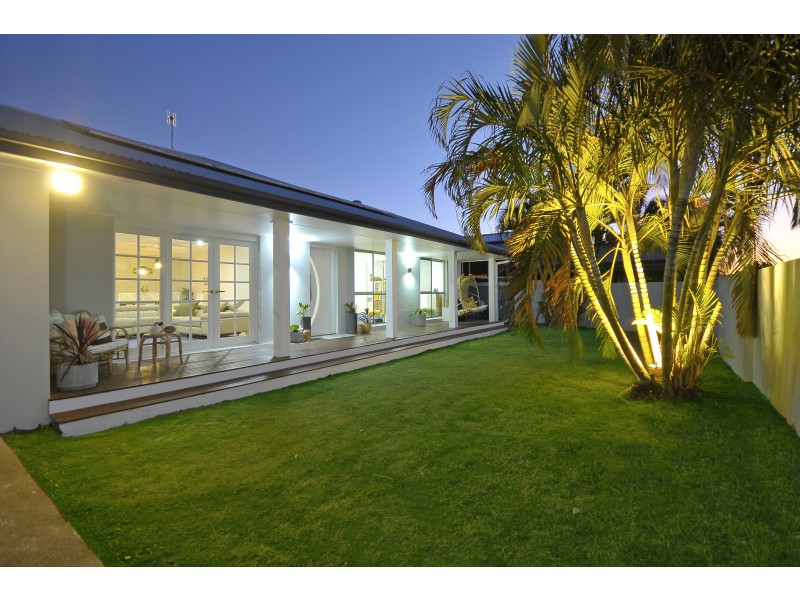 14 Barklya Place, Palm Beach QLD 4221