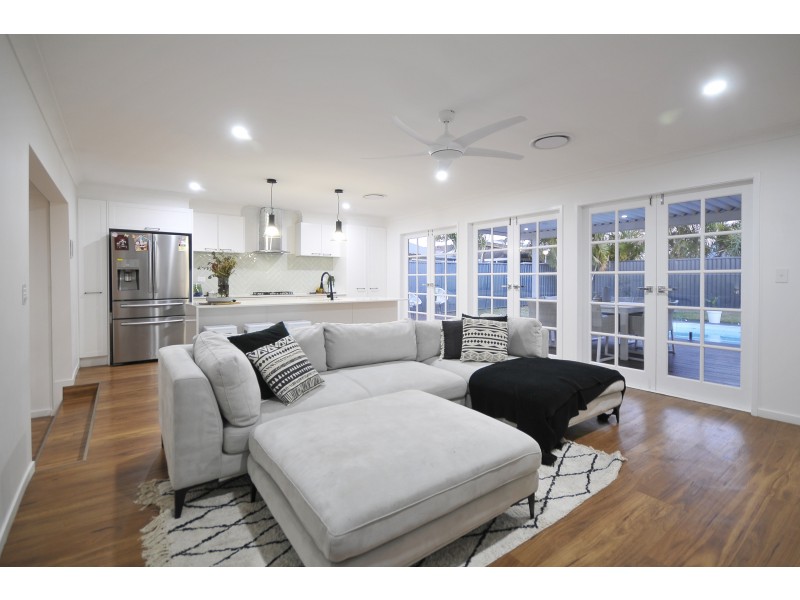 14 Barklya Place, Palm Beach QLD 4221