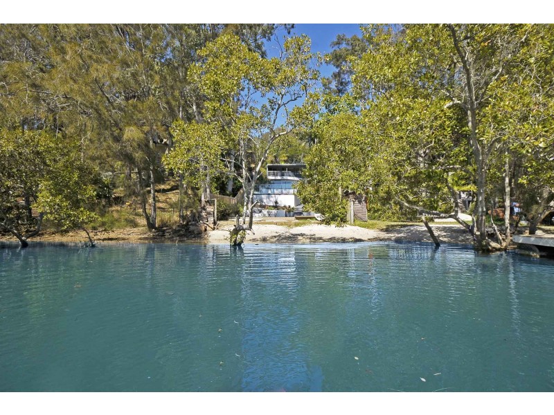 64 Ocean Parade, Burleigh Heads QLD 4220
