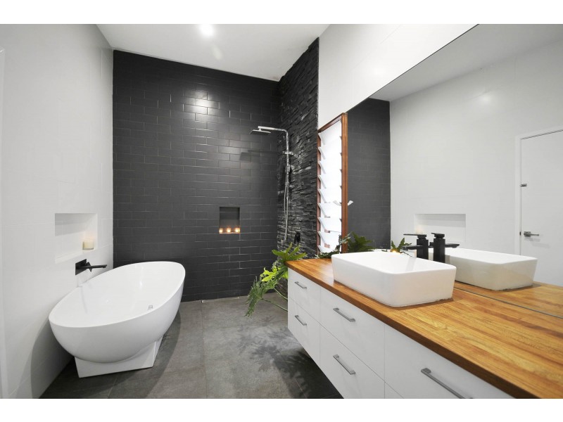 64 Ocean Parade, Burleigh Heads QLD 4220