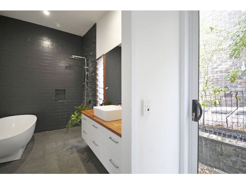 64 Ocean Parade, Burleigh Heads QLD 4220