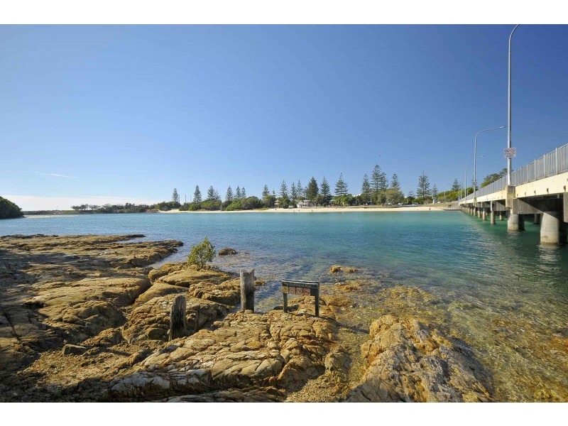 64 Ocean Parade, Burleigh Heads QLD 4220