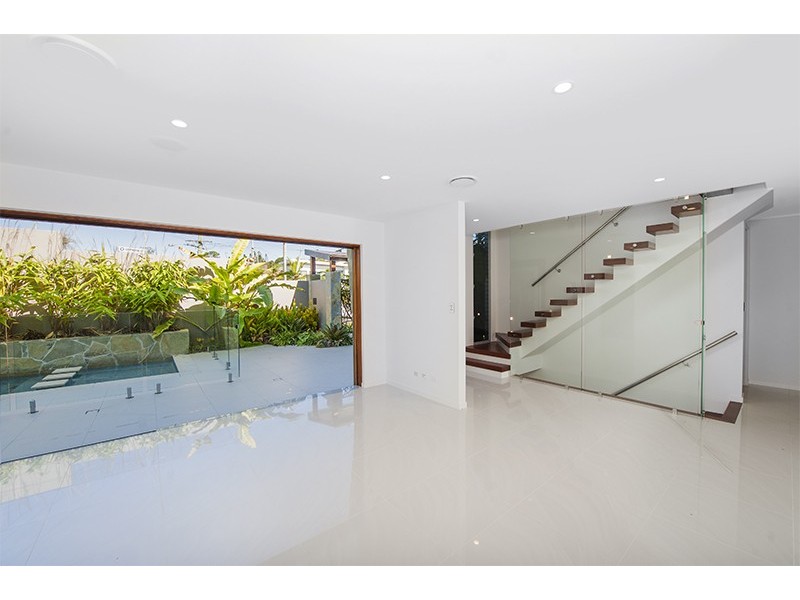 1/67 Stapylton Street, Coolangatta QLD 4225