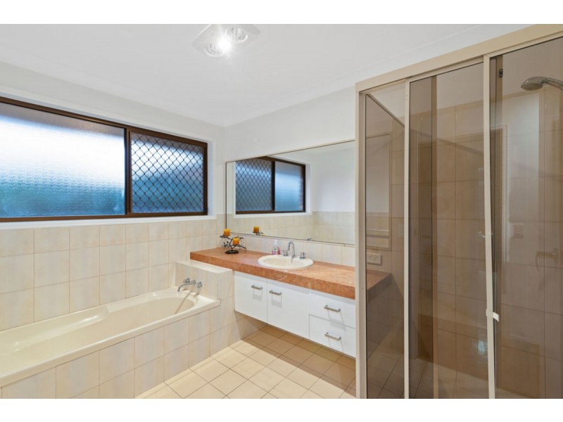 13 Kentia Court, Elanora QLD 4221