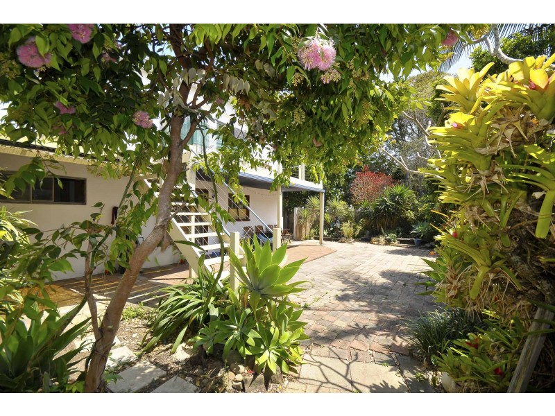 11 Tallebudgera Drive, Palm Beach QLD 4221