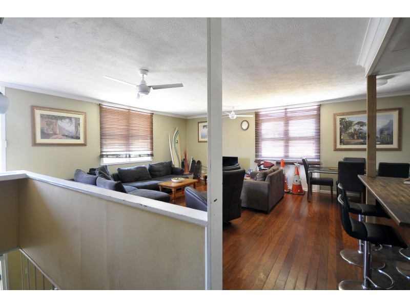 11 Tallebudgera Drive, Palm Beach QLD 4221
