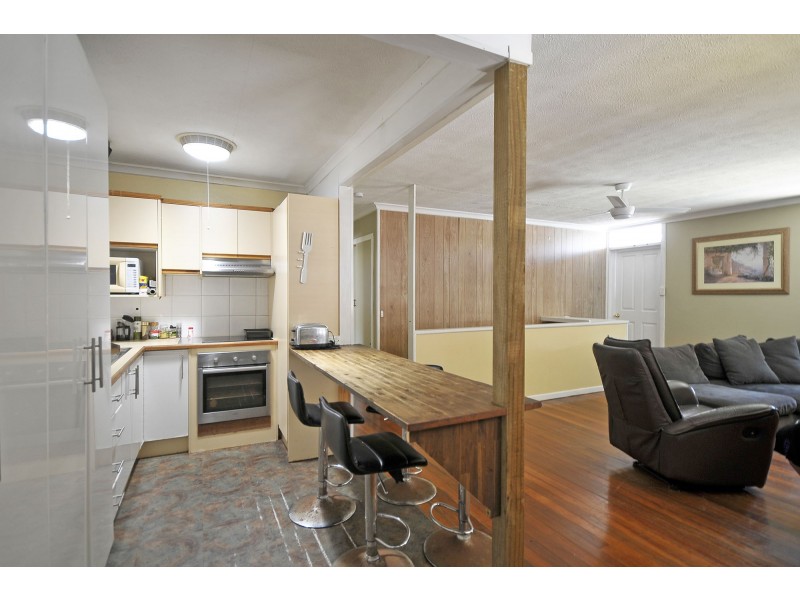 11 Tallebudgera Drive, Palm Beach QLD 4221