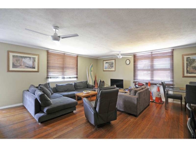 11 Tallebudgera Drive, Palm Beach QLD 4221