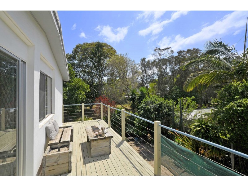 11 Tallebudgera Drive, Palm Beach QLD 4221