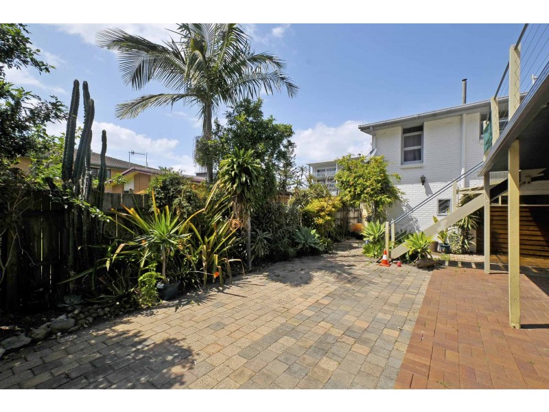 11 Tallebudgera Drive, Palm Beach QLD 4221