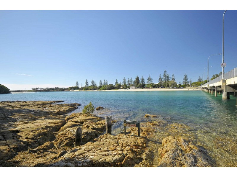 11 Tallebudgera Drive, Palm Beach QLD 4221