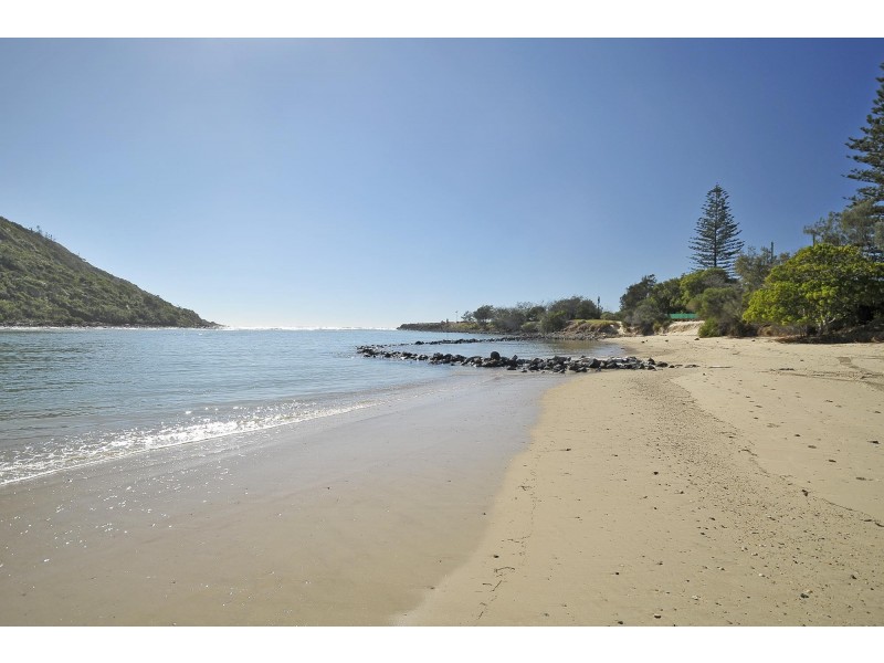 11 Tallebudgera Drive, Palm Beach QLD 4221
