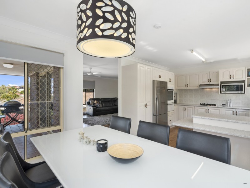 2/10 Kintyre Crescent, Banora Point NSW 2486