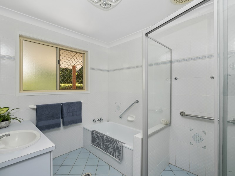 2/10 Kintyre Crescent, Banora Point NSW 2486