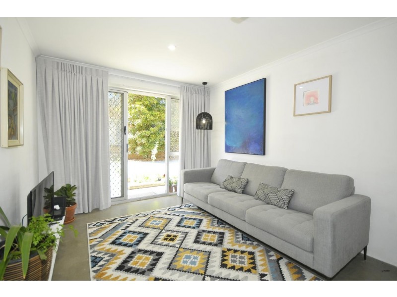 2/20 Mawarra Street, Palm Beach QLD 4221