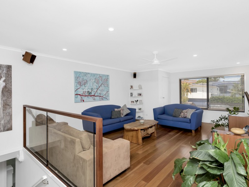 8 Oakwood Terrace, Palm Beach QLD 4221