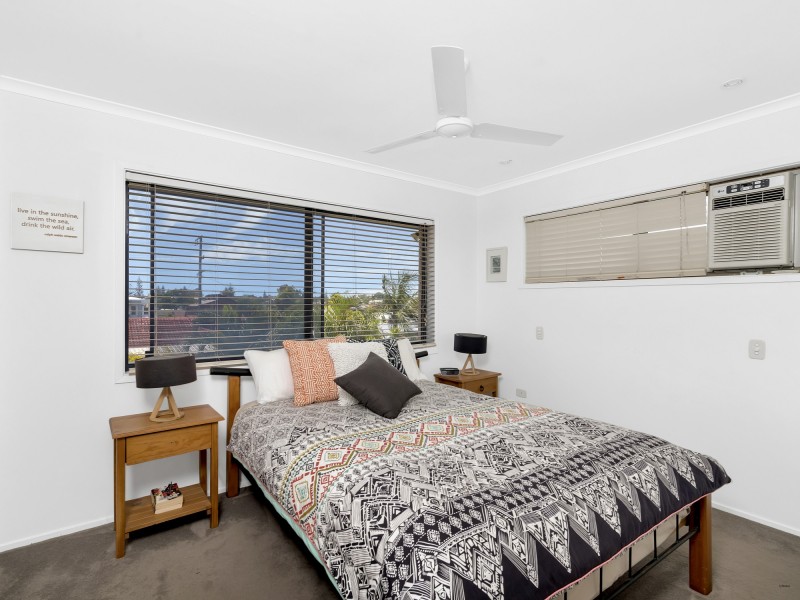 8 Oakwood Terrace, Palm Beach QLD 4221