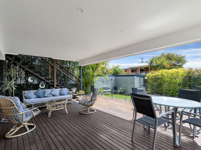 8 Oakwood Terrace, Palm Beach QLD 4221