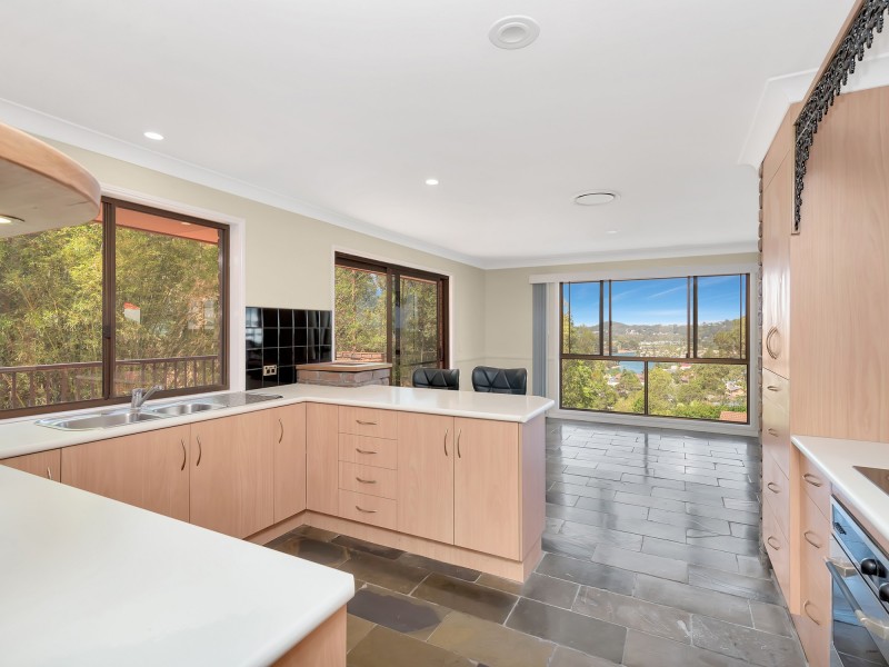18 Bronzewing Close, Elanora QLD 4221