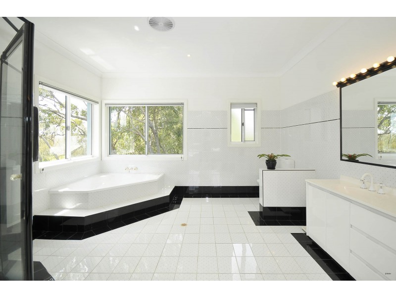 37 Killara Street, Currumbin Waters QLD 4223