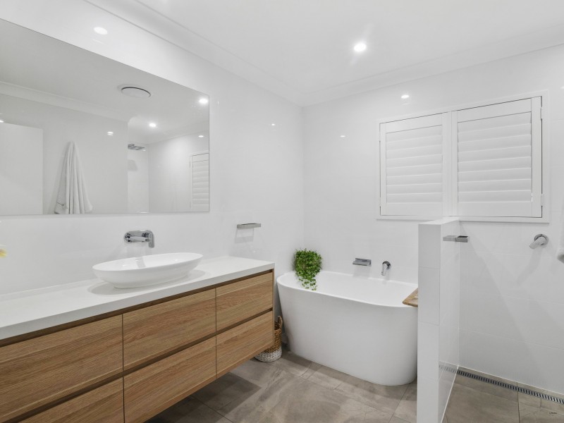 10 Tabilban Street, Burleigh Heads QLD 4220