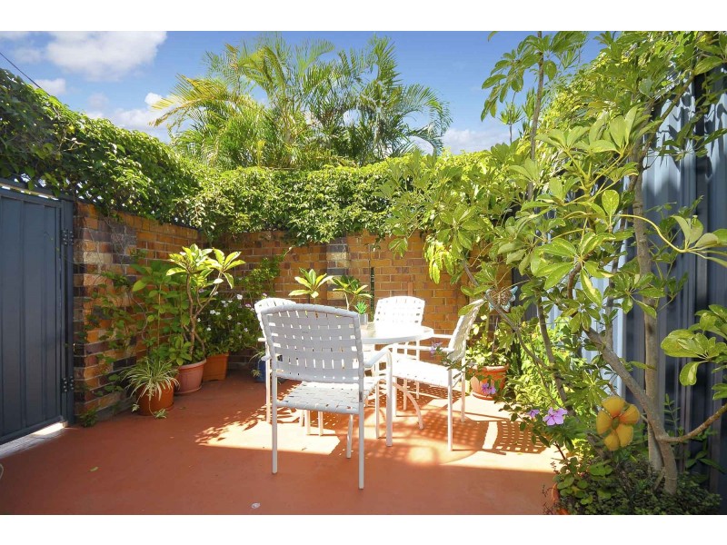 1/25 Twenty Seventh Avenue, Palm Beach QLD 4221