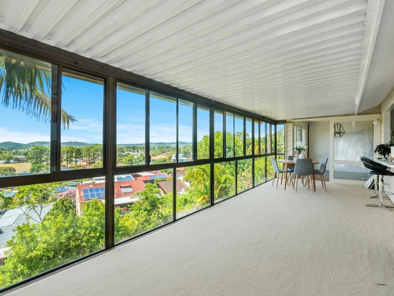 16 Seaview Parade, Elanora QLD 4221
