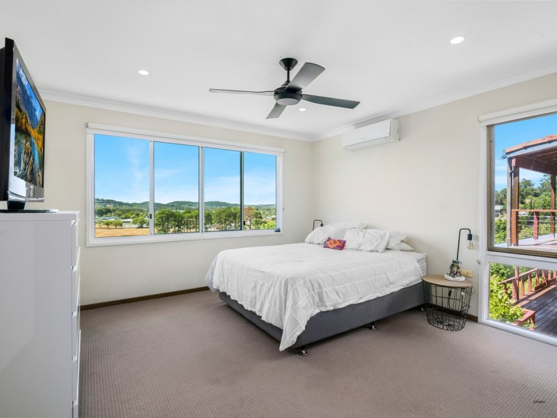 16 Seaview Parade, Elanora QLD 4221