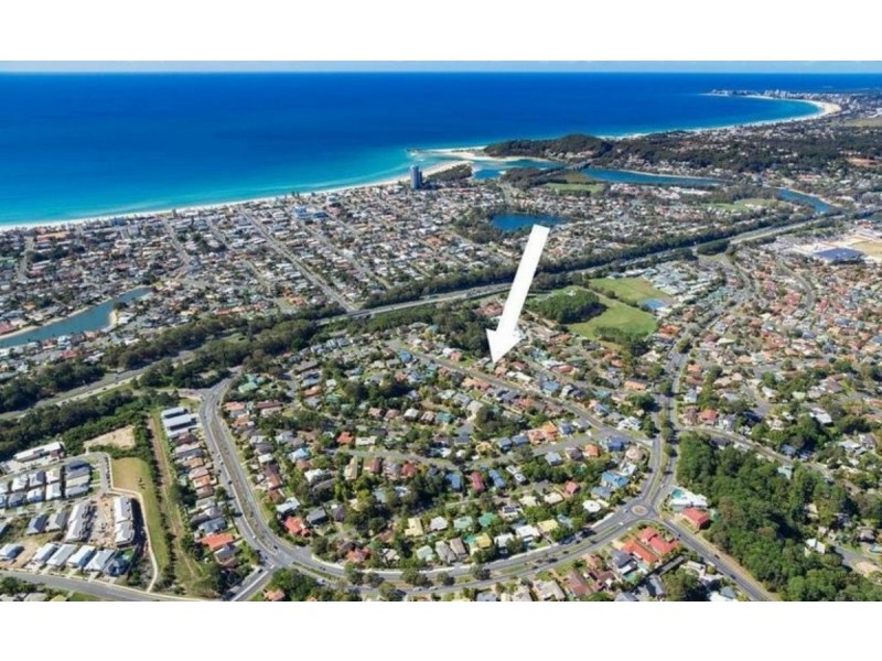 16 Seaview Parade, Elanora QLD 4221
