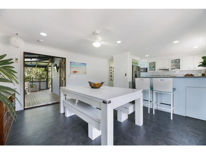 22 Swanbourne Way, Elanora QLD 4221