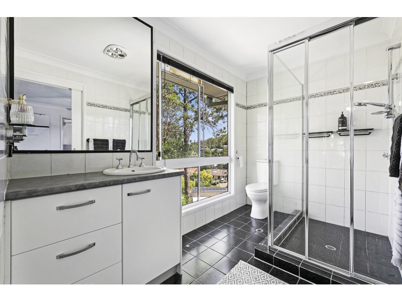 22 Swanbourne Way, Elanora QLD 4221
