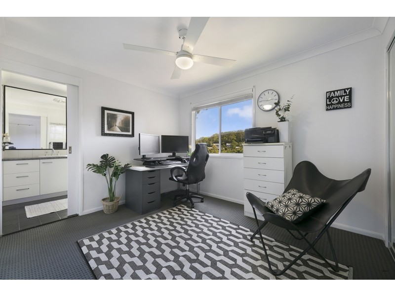 22 Swanbourne Way, Elanora QLD 4221