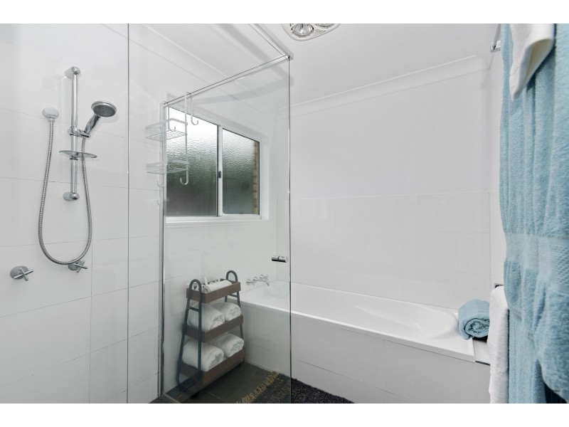 22 Swanbourne Way, Elanora QLD 4221